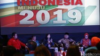 Hadir dalam pembukaan pendaftaran tersebut Ketua Umum Partai Idaman Rhoma Irama, Ketua DKPP Jimlly Assidiqie, Peneliti LIPI Siti Zuhro, Komisioner KPU Ida Budiati.