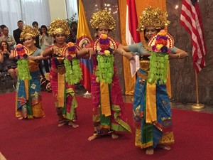 Ketika Tari Poco-poco dan Goyangan Salsa Beradu di Amerika Serikat