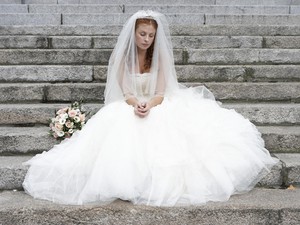 Calon Suami Belum Bisa Lupakan Mantannya, Haruskah Lanjutkan Pernikahan?