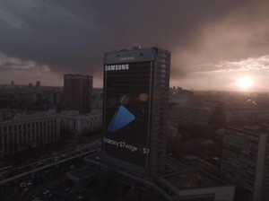 Wow! Galaxy S7 Edge Seukuran Gedung