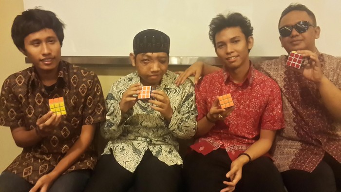 Meski Tunanetra, Suryo Bisa Selesaikan Puzzle Rubik Kurang dari 2 Menit