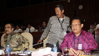 Kementerian Perhubungan membekukan ground handling atau pelayanan pengangkutan penumpang dari pesawat hingga ke dalam terminal.