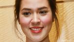 Raisa Cantik dengan Gaya Rambut Cepol, Setuju?
