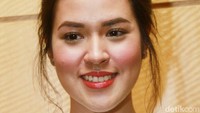 Memiliki wajah cantik membuat penyanyi kelahiran 6 Juni 1990 itu selalu cocok dengan gaya apa pun. Pool/Gus Mun/detikFoto.
