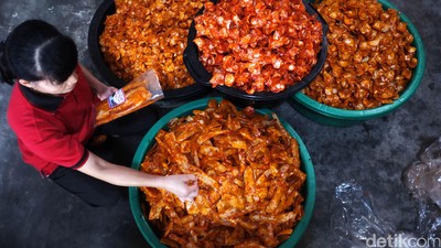 Melihat Pembuatan Keripik Sanjai Balado