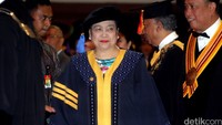 Megawati menerima gelar Doctor Honoris Causa di pidang politik dan pemerintahan.