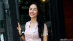 Kalina Tampil Berkebaya Pink