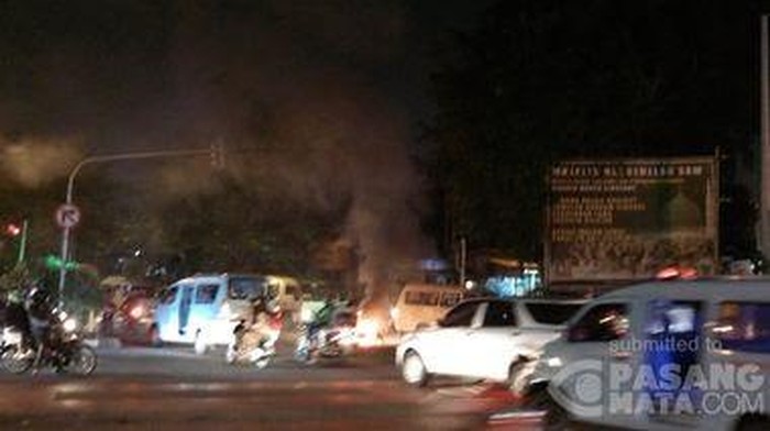 Ada Motor Terbakar di Dekat RS Permata Hijau, Lalin Macet