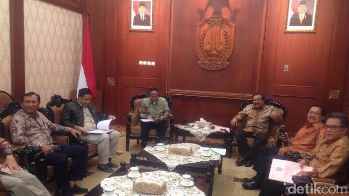 Gubernur Jatim, Produsen, dan Distributor Sepakat Turunkan Harga Gula