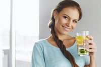 Apa Benar Minum Air Lemon Efektif Turunkan Berat Badan?