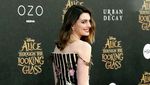 Hot Mom Alert! Anne Hathaway Makin Seksi Pasca Melahirkan