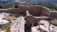 Bagian menarik dari Istana Ajloun ada di bagian atas atau puncak istana. Di sana, kita akan disuguhi pemandangan dari berbagai sisi (Madin/detikTravel)