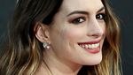 Hot Mom Alert! Anne Hathaway Makin Seksi Pasca Melahirkan
