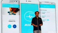 Santosa CEO Asuransi Astra menjelaskan aplikasi Garda Mobile Medcare saat peluncuran di Jakarta, Rabu (25/5/2016).