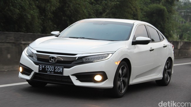 Menguji Honda Civic Berbekal Mesin Turbo