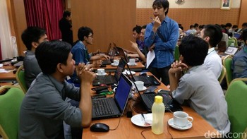 Head of Public Policy and Government Relations Google Indonesia Shinto Nugroho menjelaskan progam Android Kejar mengusung konsep kelompok belajar yang menggabungkan online dan offline. Foto: detikINET/Adi Fida Rahman