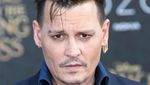 Johnny Depp dengan Gaya Rambut Berantakan, Yay or Nay?