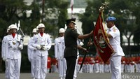 Upacara ini dimulai pada pukul 10.15 WIB.
