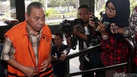 Doddy Aryanto Supeno datang dengan memakai rompi tahanan KPK.
