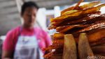 Melihat Pembuatan Keripik Sanjai Balado