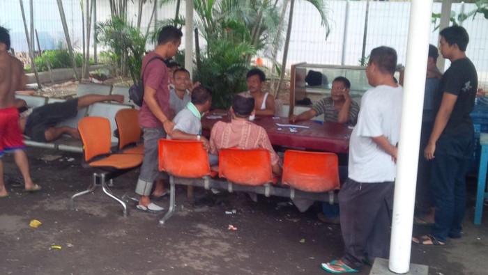 Judi di Parkiran Bandara Soekarno-Hatta, 5 Orang Ditangkap Polisi