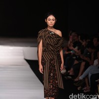 Lulu Lutfi Labibi Jalinan Lungsi Pakan Jakarta Fashion & Food Festival 2016 at Hotel harris. Kelapa Gading. Jakarta. [Foto: Mohammad Abduh/Wolipop]