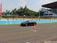 Menguji Honda Civic Berbekal Mesin Turbo