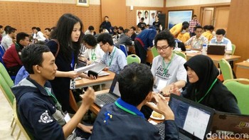 Pada Hackathon Indonesia Android Kejar pertama diikuti 132 peserta yang terbagi menjadi 31 kelompok dengan 2-4 anggota. Mereka ditantang untuk membuat aplikasi solusi pendidikan, mulai yang terkait guru, bahan ajar hingga interkasi dengan murid. Foto: detikINET/Adi Fida Rahman