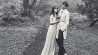 Keduanya menampilkan chemistry penuh cinta. (dok. Marie Claire Korea)