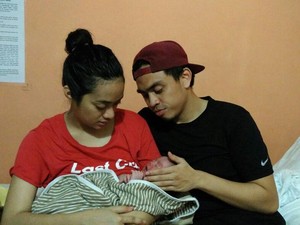 Tanpa Baby Sitter, Ayudia Bing Slamet Bagi Tugas Urus Anak dengan Suami