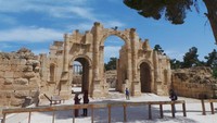 Foto: Jerash lokasinya sekitar 48 km dari utara Amman. Bangunan di kota kuno tersebut dibangun sekitar abad 3 Sebelum Masehi. Sisa-sisa bangunannya kini bisa dikunjungi dan memang menarik perhatian banyak turis (Rachmadin/detikTravel)