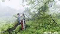 Mereka tampak mesra melakukan pemotretan di tengah hutan. (dok. Marie Claire Korea)
