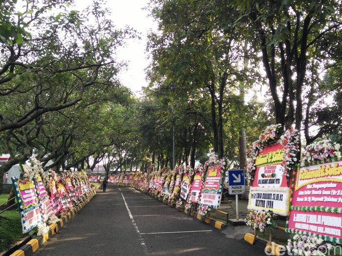 Megawati Raih Doktor Honoris Causa, Kampus Unpad Dipenuhi Karangan Bunga