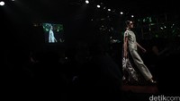 Denny Wirawan kembali menuangkan imajinasi dan menghasilkan daya cipta koleksi terbaru dalam A Love Summer Dream Spring Summer 2016 Collections.