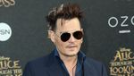Johnny Depp dengan Gaya Rambut Berantakan, Yay or Nay?