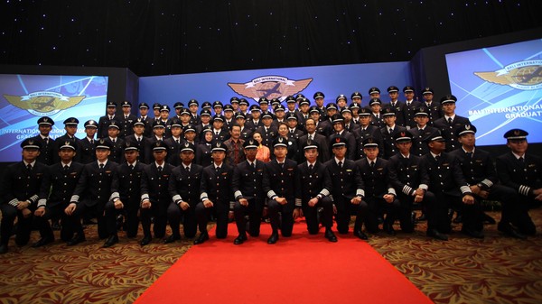 22 Calon Pilot Garuda Diwisuda