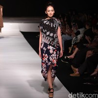 Lulu Lutfi Labibi Jalinan Lungsi Pakan Jakarta Fashion & Food Festival 2016 at Hotel harris. Kelapa Gading. Jakarta. [Foto: Mohammad Abduh/Wolipop]