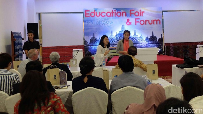 KBRI Gelar Pameran Edukasi, Pelajar Laos Antusias Belajar ke Indonesia