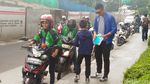 Ajak Anak Naik Ojek, Kok Irgy Fahrezy Tak Pakaikan Helm?