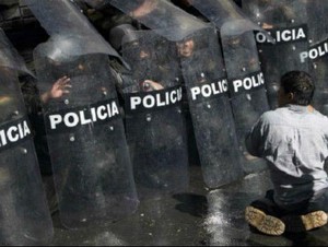 Polisi Bolivia Bentrok dengan Penyandang Disabilitas