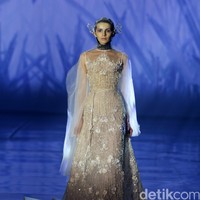 Tek Saverio mengangkat tema Absolutex di peragaan solo pertamanya yang bertempat di Hotel Raffles. Jakarta. [Foto: Mohammad/Wolipop]