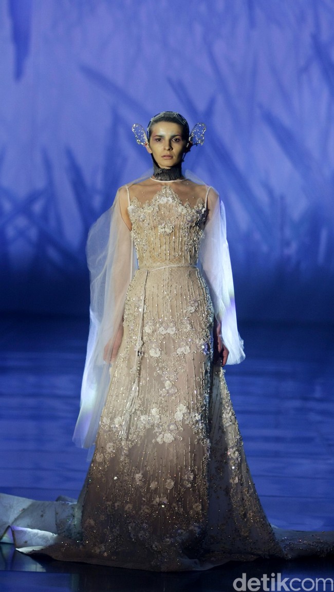 Tek Saverio mengangkat tema Absolutex di peragaan solo pertamanya yang bertempat di Hotel Raffles. Jakarta. [Foto: Mohammad/Wolipop]