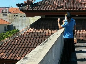 Saat Bule Australia Mengaku Spiderman di Bali Hendak Lompat dari Atap Hotel