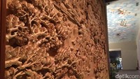 Ukiran kayu berusia 600 tahun dari Kuil Baoen. Walaupun sudah ratusan tahun, ukiran ini masih tampak utuh (Rizal/detikTravel)