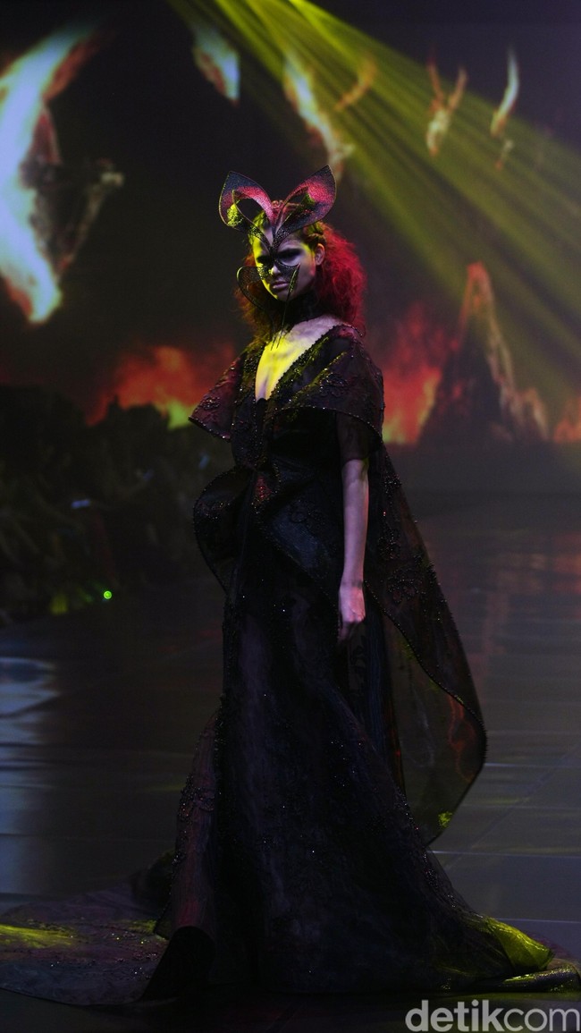 Tek Saverio mengangkat tema Absolutex di peragaan solo pertamanya yang bertempat di Hotel Raffles. Jakarta. [Foto: Mohammad/Wolipop]