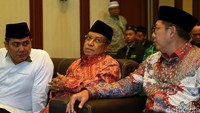 Menag berbincang dengan Ketua PBNU Said Aqil Siradj.