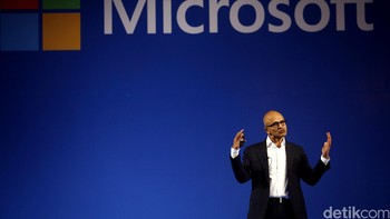 Satya Nadella menjadi CEO ketiga sepanjang sejarah Microsoft, setelah Bill Gates dan Steve Ballmer. Ia ditunjuk jadi CEO Microsoft sejak Februari 2014 setelah Ballmer mengundurkan diri. Dia lahir di Hyderabad, Andhra Pradesh, India. Foto: detikINET/Reno Hastukrisnapati
