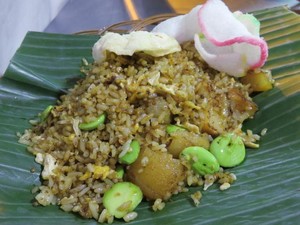 Nasi Goreng Muncul Malam: Sedapnya Nasi Goreng Kerang dan Ayam Keju Tradisional