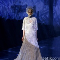 Tek Saverio mengangkat tema Absolutex di peragaan solo pertamanya yang bertempat di Hotel Raffles. Jakarta. [Foto: Mohammad/Wolipop]