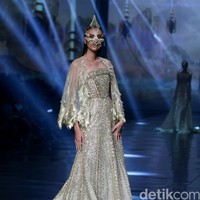 Tek Saverio mengangkat tema Absolutex di peragaan solo pertamanya yang bertempat di Hotel Raffles. Jakarta. [Foto: Mohammad/Wolipop]